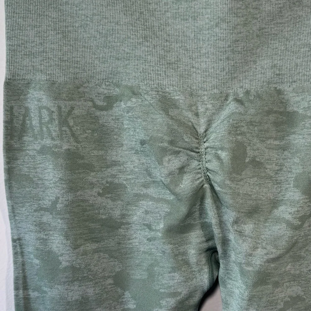 Gymshark Adapt Camo Seamless Leggings - Picture 7 of 15